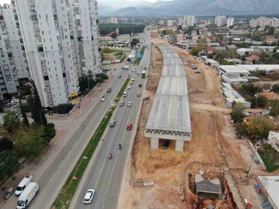 Köprülü Kavşak İnşaatını Durduran Pide Fırını Mahkeme Kararıyla Yıkıldı