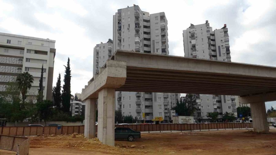 Köprülü Kavşak İnşaatını Durduran Pide Fırını Mahkeme Kararıyla Yıkıldı