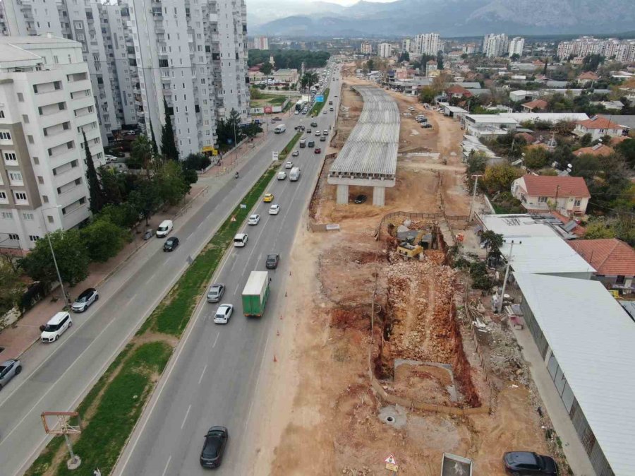 Köprülü Kavşak İnşaatını Durduran Pide Fırını Mahkeme Kararıyla Yıkıldı