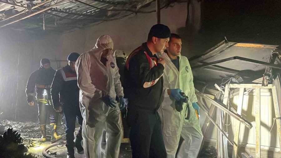 Alanya’da Muz Sarartma Tesisinde Yangın: Tonlarca Muz Zarar Gördü