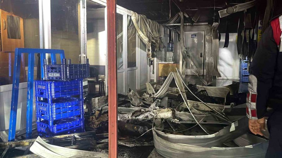 Alanya’da Muz Sarartma Tesisinde Yangın: Tonlarca Muz Zarar Gördü