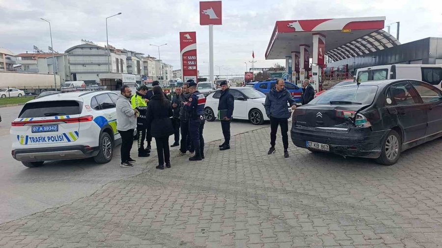 Antalya’da 4 Araçlı Zincirleme Kaza: 1 Yaralı