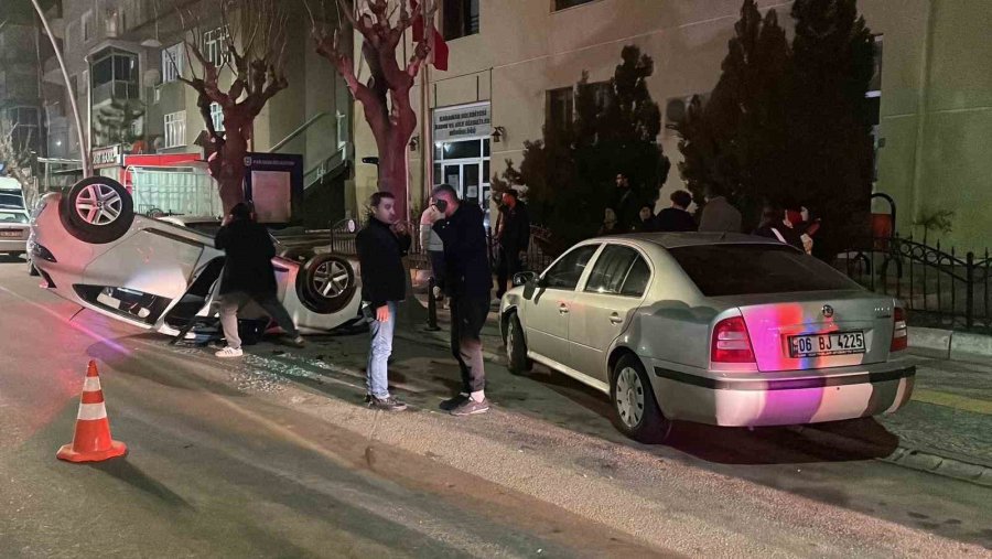 Karaman’da Park Halindeki Araçlara Çarpan Otomobil Ters Döndü