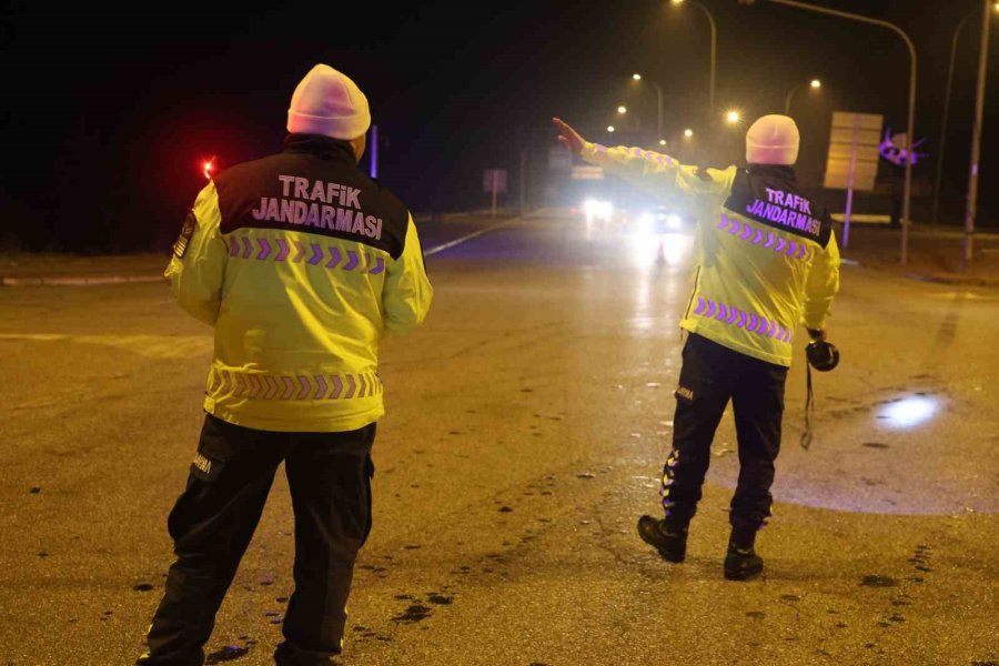 Konya Protokolü, Sürücülerin Ve Polislerin Yeni Yılını Kutladı