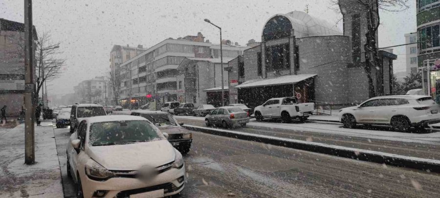 Karapınar’da Kar Yağışı Etkili Oldu