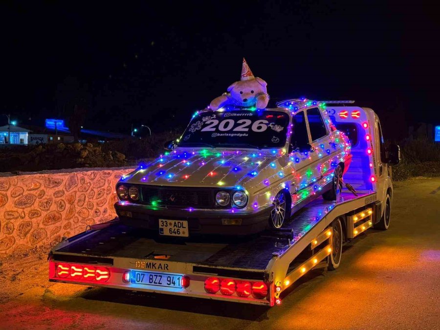 Led Işıklarla Süslenen Toros Dikkat Çekti