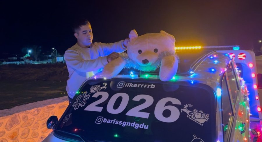 Led Işıklarla Süslenen Toros Dikkat Çekti