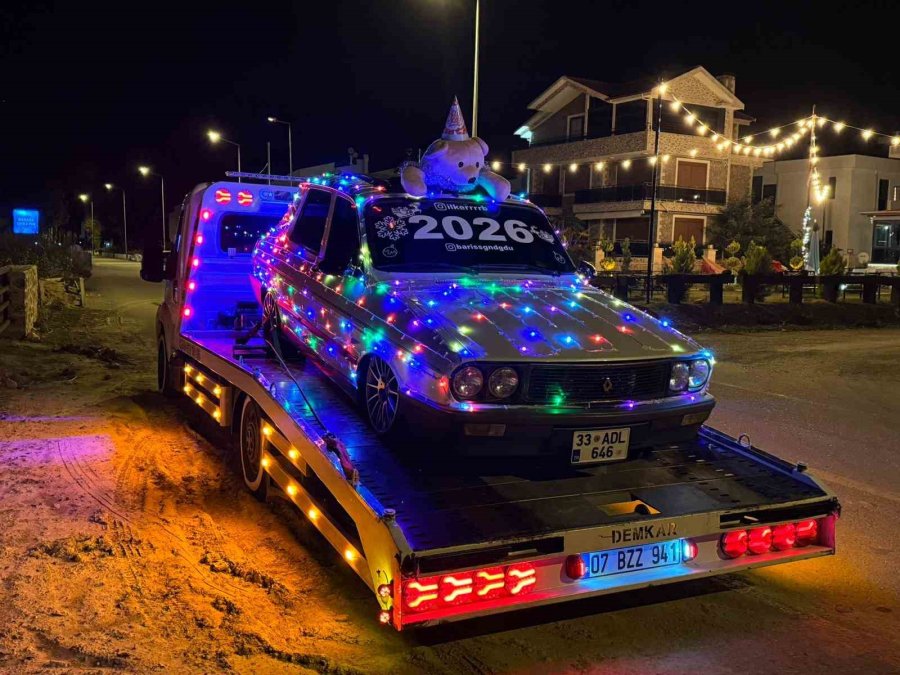 Led Işıklarla Süslenen Toros Dikkat Çekti