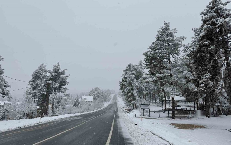 Yaz Şehri Mersin’de Kar Birçok Mahalleyi Beyaza Bürüdü