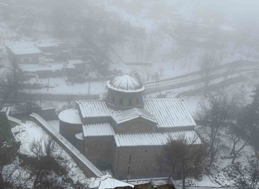 Aksaray’ın Güzelyurt İlçesinde Kar Yağışı Etkili Oldu