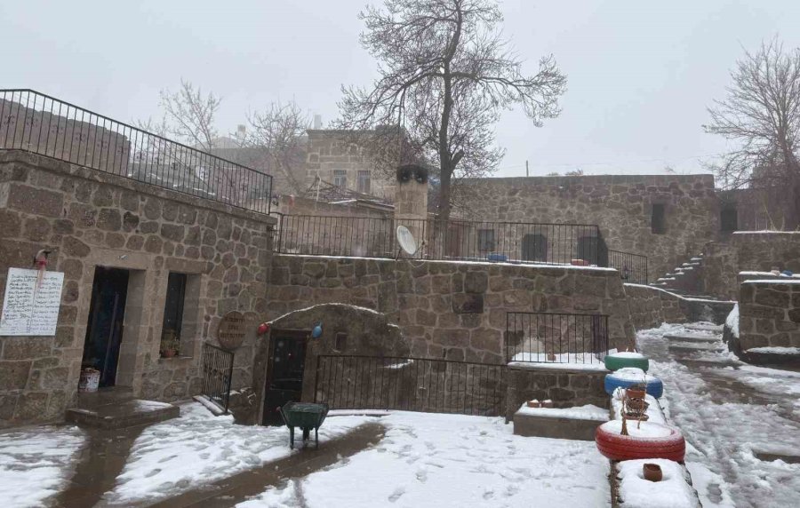 Aksaray’ın Güzelyurt İlçesinde Kar Yağışı Etkili Oldu