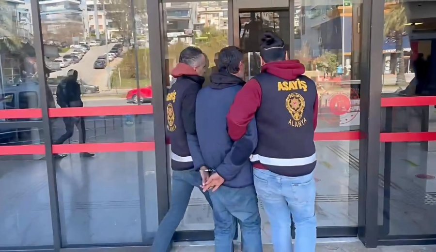 Alanya’da Yeni Yıl Denetimlerinde 30 Aranan Şahıs Yakalandı