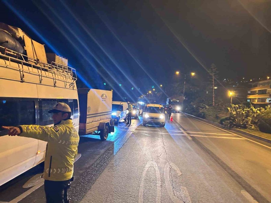 Alanya’da Yeni Yıl Denetimlerinde 30 Aranan Şahıs Yakalandı