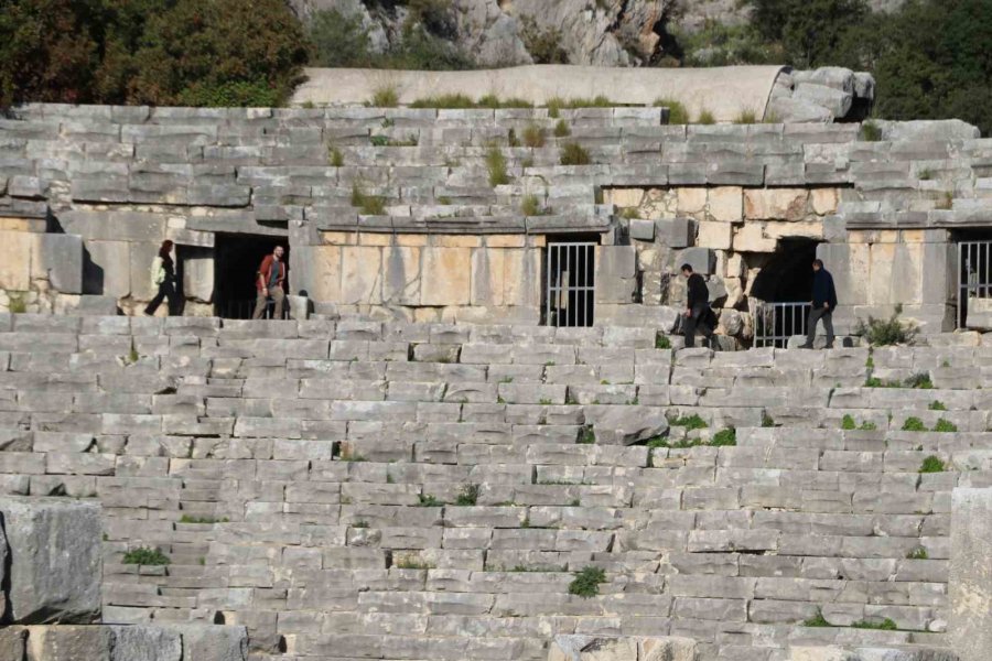 Alüvyonlarla Örtülü Anadolu’nun Pompei’si Myra’da Kazılar Özel Mülkiyet Sınırlarında İlerliyor