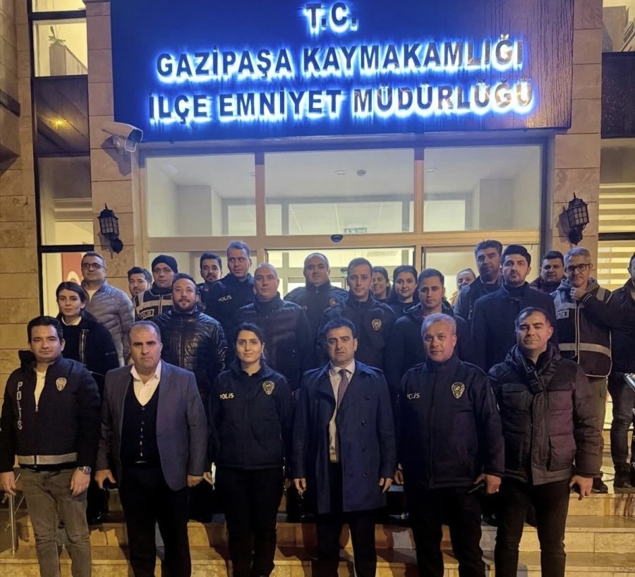Gazipaşa Kaymakamı Yılbaşı Gecesinde Görevli Ekipleri Yalnız Bırakmadı