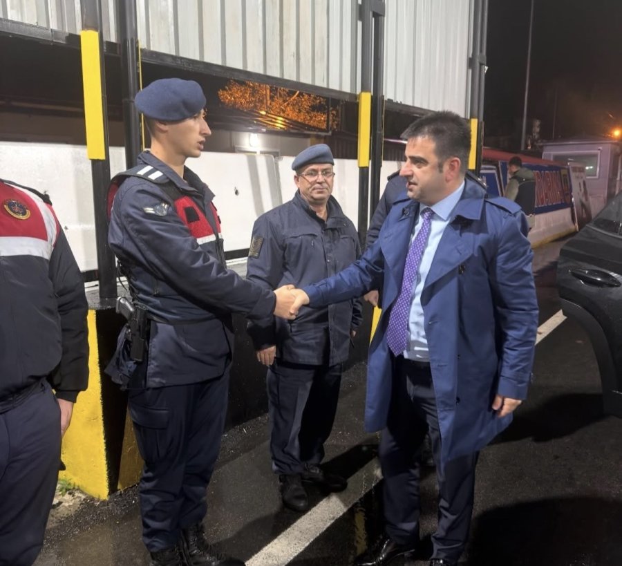 Gazipaşa Kaymakamı Yılbaşı Gecesinde Görevli Ekipleri Yalnız Bırakmadı