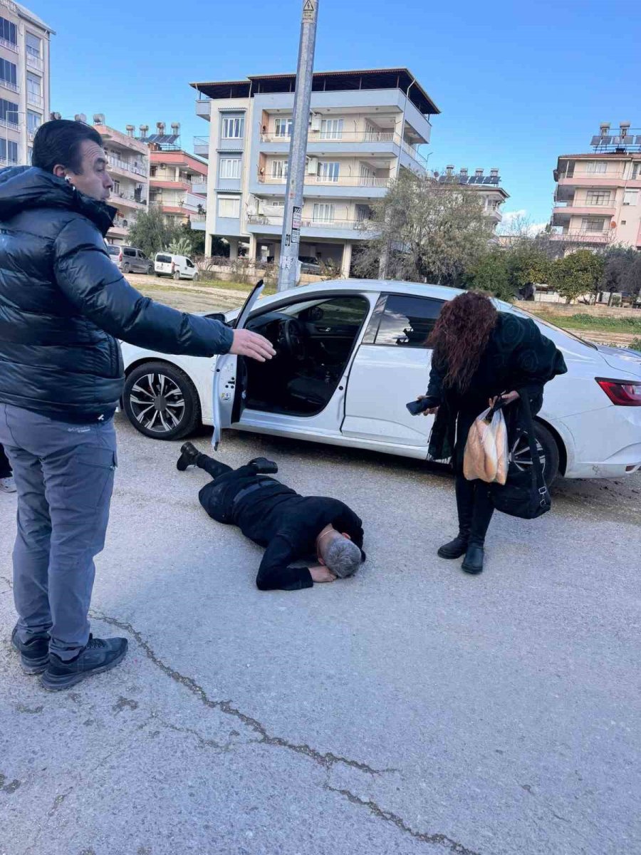 Antalya’da Seyir Halindeki Otomobile Silahlı Saldırı: 1 Yaralı