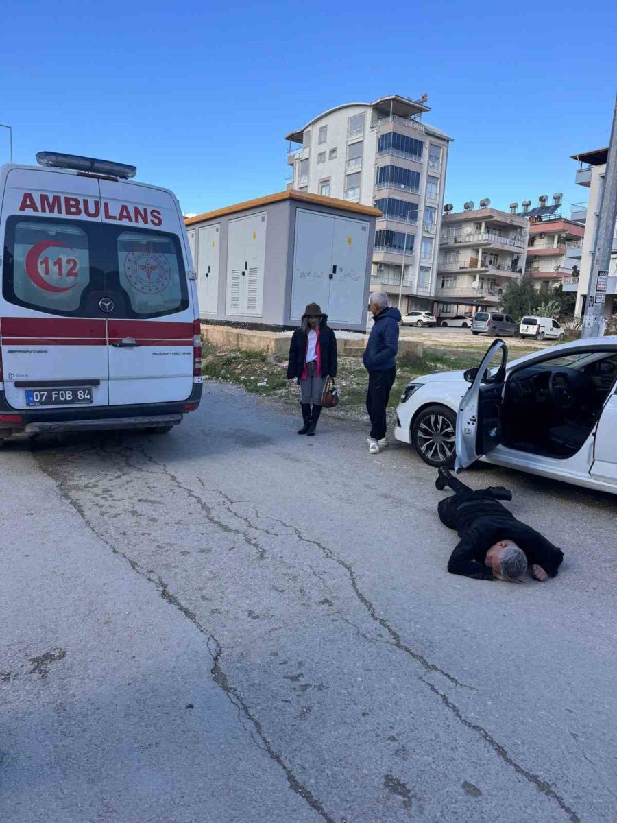 Antalya’da Seyir Halindeki Otomobile Silahlı Saldırı: 1 Yaralı