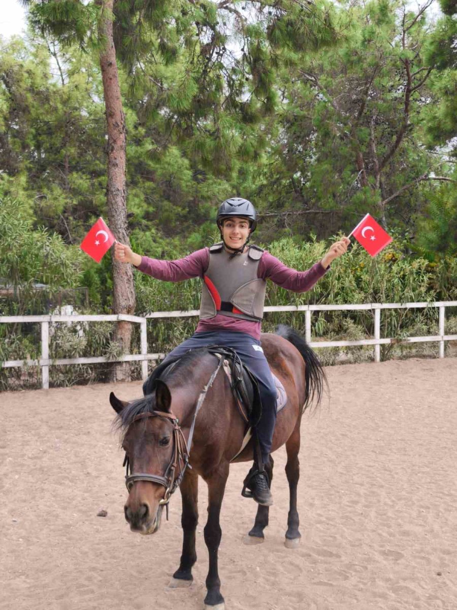 15 Yaşındaki Burak’ın Otizmle Mücadelesi Başarı Hikayesine Dönüştü