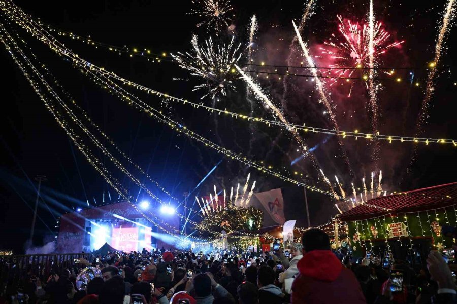 Mersin’de 2026 Coşkusu Sokaklara Taştı