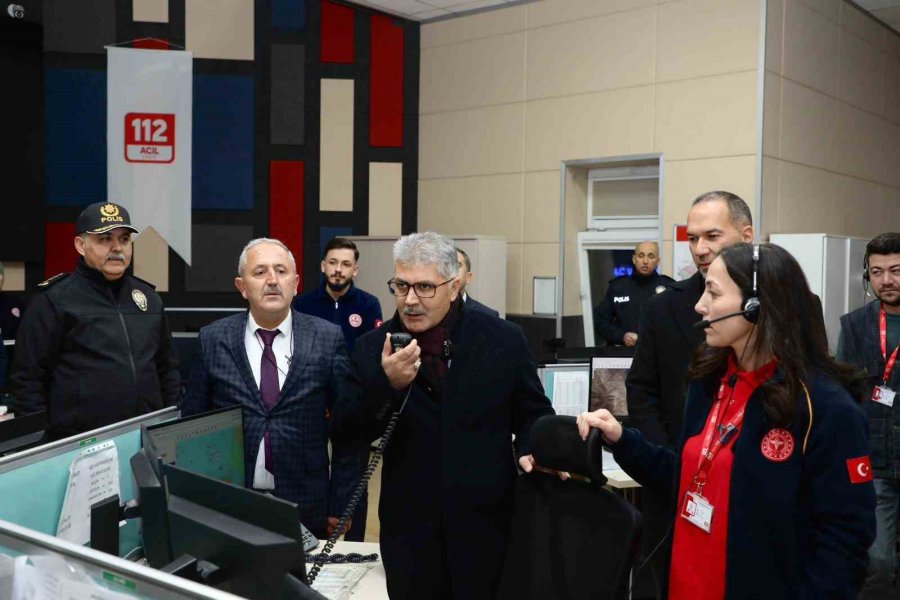 Niğde Protokolünden Yılbaşı Gecesi Görev Başındaki Ekiplere Ziyaret