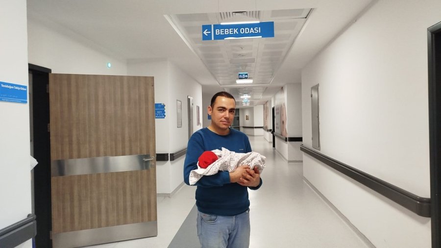 Niğde’de Yeni Yılın İlk Bebeği Aslı Nur Oldu