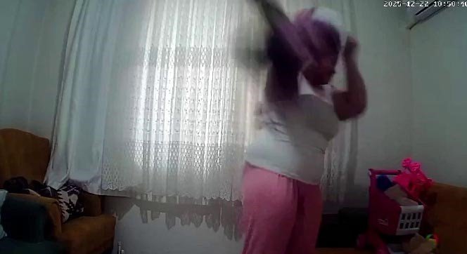 Antalya’da 1 Yaşındaki Bebeğe Annenin Uyguladağı Şiddet Güvenlik Kamerasıyla Ortaya Çıktı