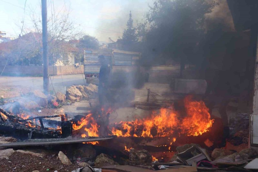 Hurdacının Çevreyi Kirletip ’bu Sefer Bişeyler Yapın’ Talebine Zabıtadan ’vazifede Merhamet Yok’ Cevabı