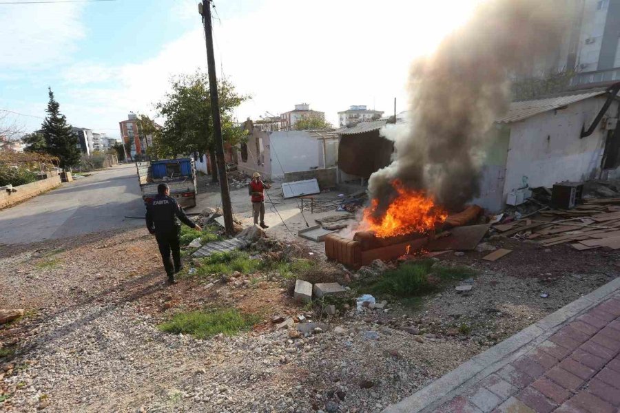 Hurdacının Çevreyi Kirletip ’bu Sefer Bişeyler Yapın’ Talebine Zabıtadan ’vazifede Merhamet Yok’ Cevabı
