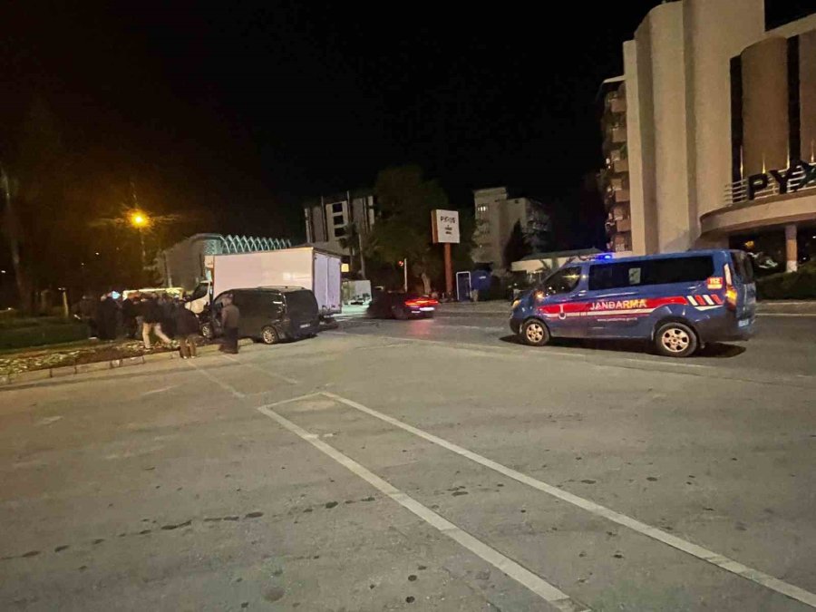 Alanya’da Kavşakta Kaza: 1 Yaralı