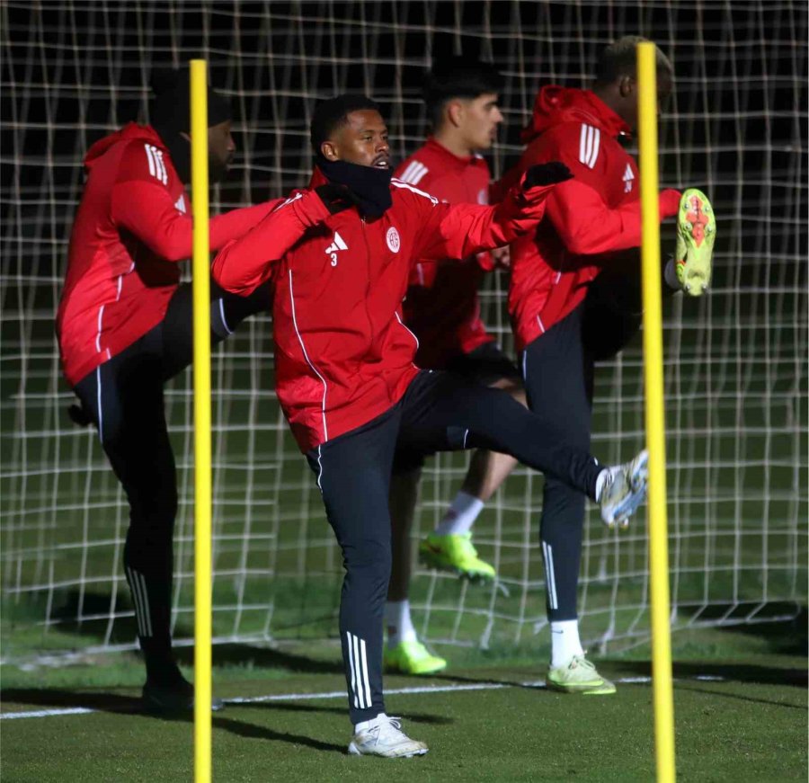 Antalyaspor, Sami Uğurlu Yönetiminde İlk Antrenmanına Çıktı