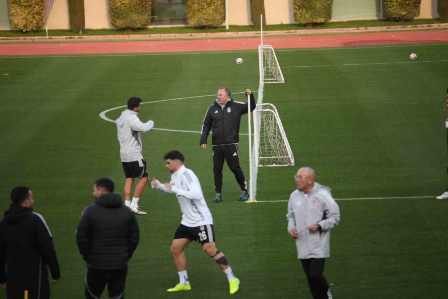 Beşiktaş’ta Devre Arası Çalışmalarını Antalya’da Sürdürdü