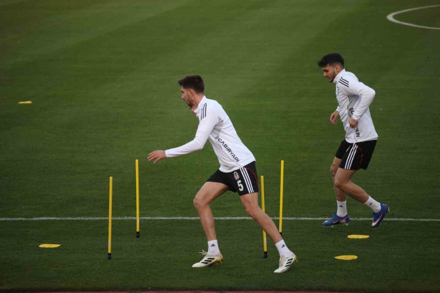 Beşiktaş’ta Devre Arası Çalışmalarını Antalya’da Sürdürdü