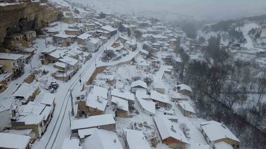 Film Ve Belgesellerin Çekildiği Taşkale Köyü Kar Yağışı Sonrası Kartpostallık Görüntüler Oluşturdu