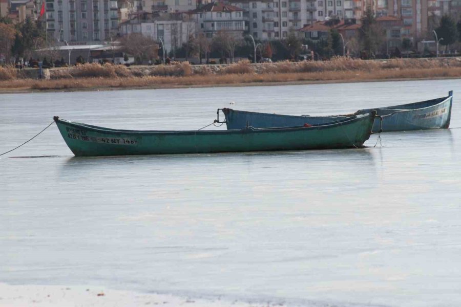 Şiddetli Soğuklar Beyşehir Gölü Kıyılarının Buz Tutmasına Yol Açtı