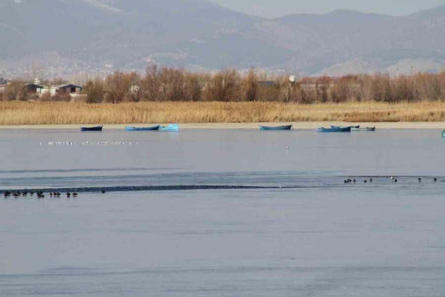 Şiddetli Soğuklar Beyşehir Gölü Kıyılarının Buz Tutmasına Yol Açtı