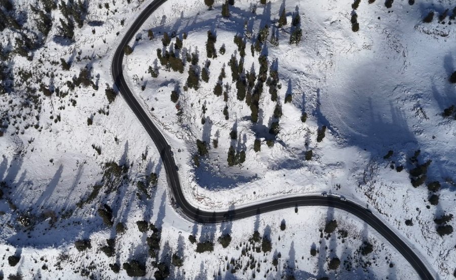 Mersin’de Karla Kaplanan Ormanlık Alandan Kartpotallık Görüntüler