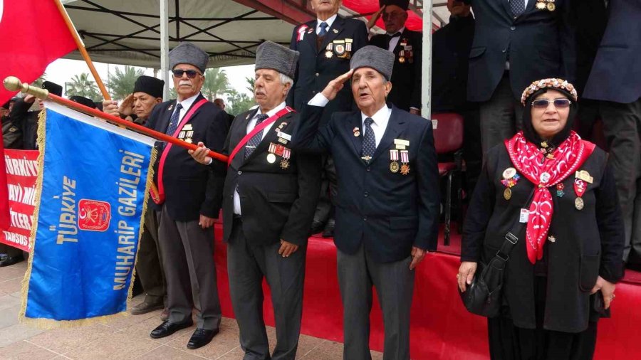 Mersin’de Coşkulu Kurtuluş Yıl Dönümü: Jöak Helikopter İle ‘üzüm Salkımı’ Gösterisi Yaptı