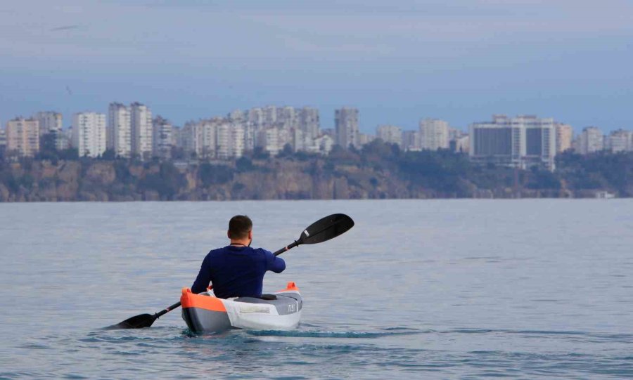 14 İlde ’sarı Kod’ Uyarısı Verilirken, Antalya’da Bahar Havası Yaşandı