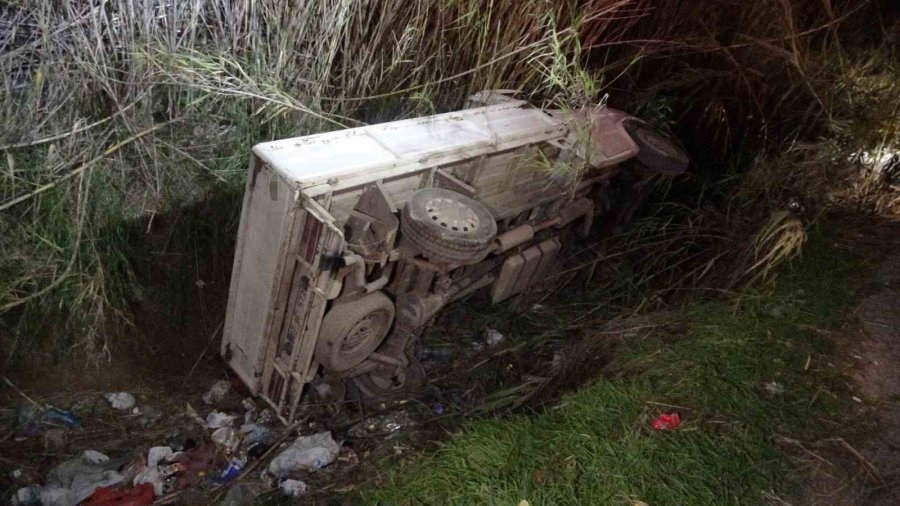 Alkollü Sürücü Polislerden Polis İstedi: "emniyeti Arayın Buraya Polis Ekipleri Gelsin"