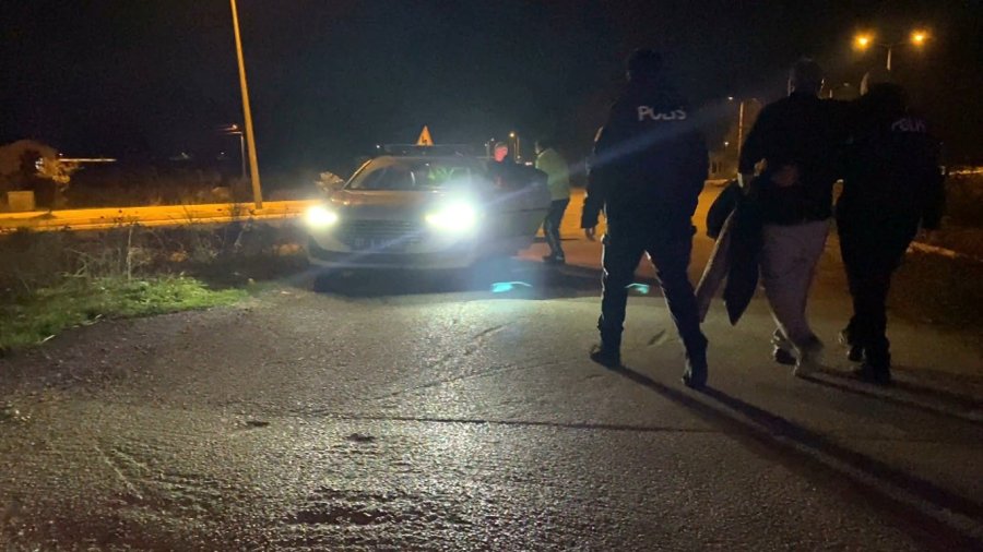 Alkollü Sürücü Polislerden Polis İstedi: "emniyeti Arayın Buraya Polis Ekipleri Gelsin"