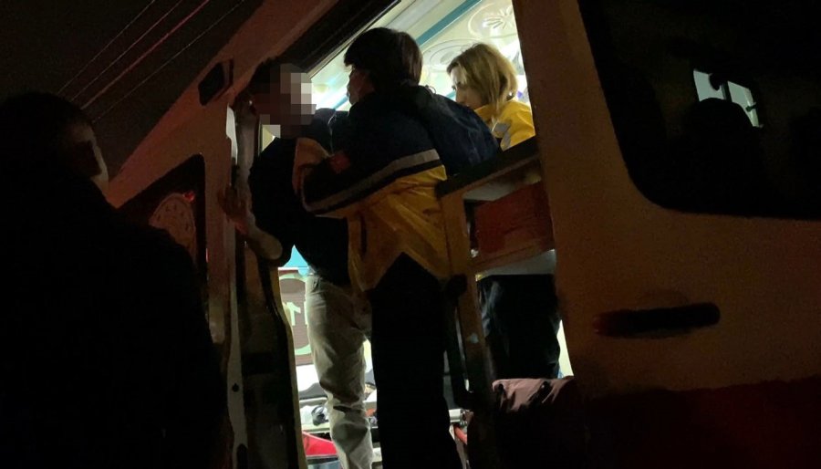 Alkollü Sürücü Polislerden Polis İstedi: "emniyeti Arayın Buraya Polis Ekipleri Gelsin"