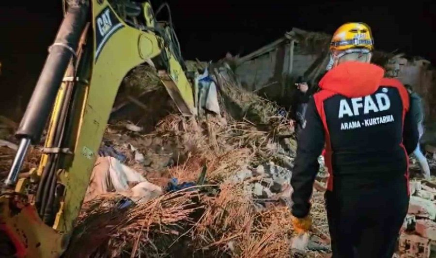 Aksaray’da Mandıra Çöktü, Çok Sayıda Hayvan Telef Oldu