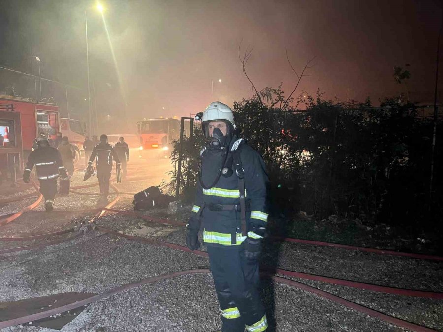 Alanya’da Klima Deposu Alevlere Teslim Oldu