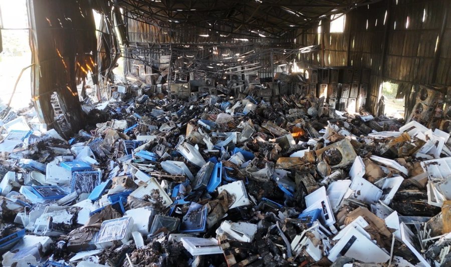 Alanya’da Klima Deposundaki Yangının Boyutu Gün Aydınlanınca Ortaya Çıktı