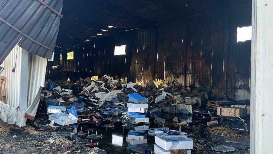 Alanya’da Klima Deposundaki Yangının Boyutu Gün Aydınlanınca Ortaya Çıktı