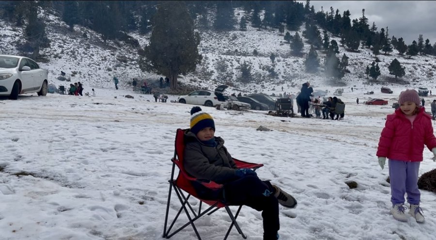 Torosların Zirveleri Beyaza Büründü, Antalyalılar Kar Keyfini Doyasıya Yaşadı