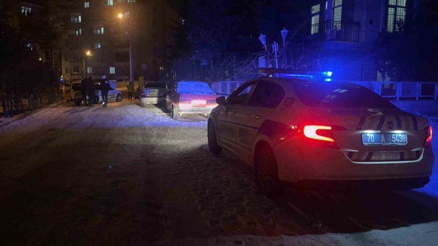 Karaman’da Park Halindeki 2 Araca Çarpan Otomobilin Sürücüsü Kaza Yerini Terk Etti