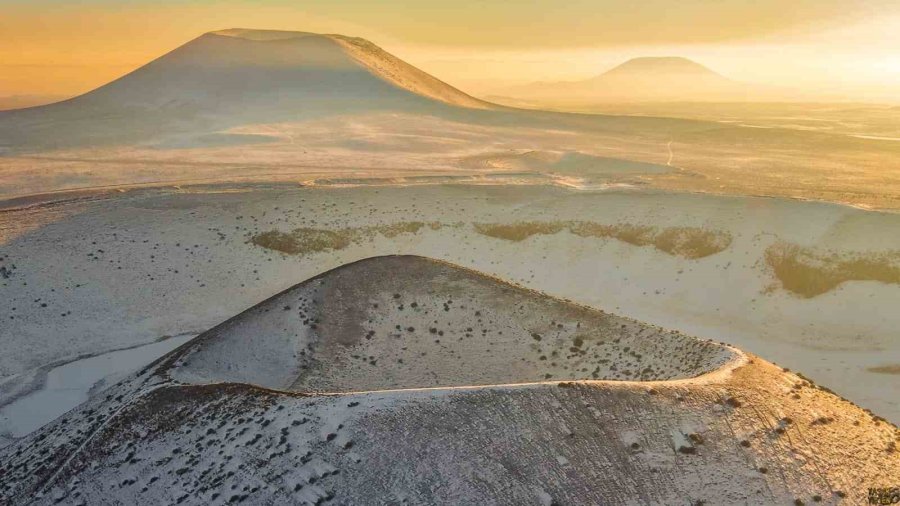 Dünyanın Nazar Boncuğu Meke Gölü’nde Karlı Gün Batımı Manzarası