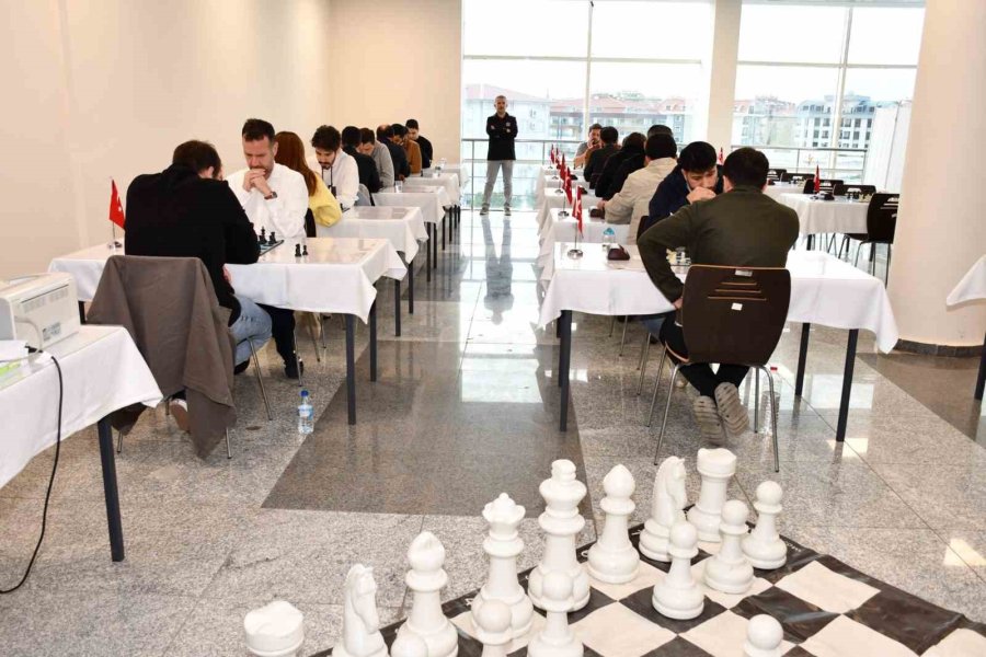 Alanya’da Sağlık Çalışanları Satranç Turnuvasında Bir Araya Geldi